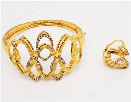 二手黄金耳环回收 正规平台 快速变现 首饰奢侈品 戒指项链
